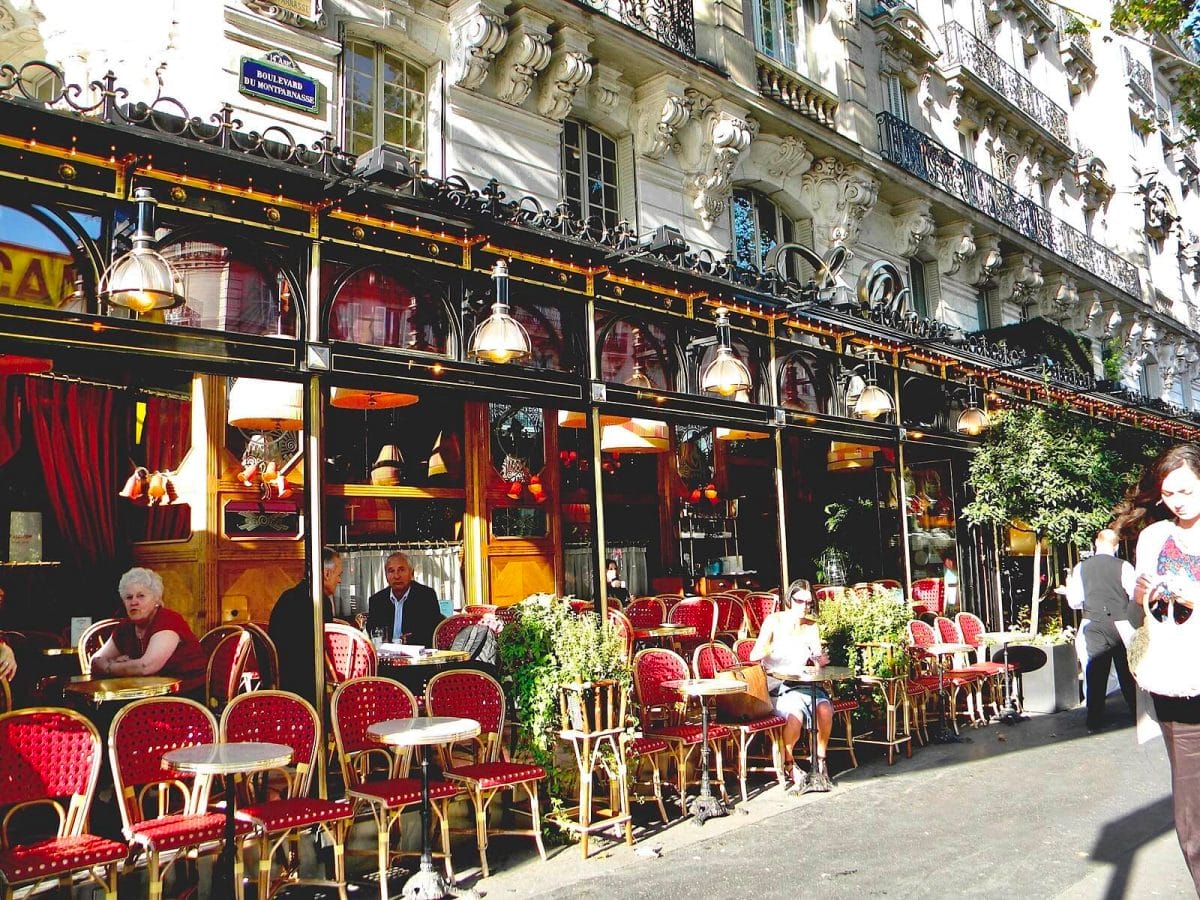 Boulevard du Montparnasse, Restaurant Le Dome, Paris by Britchi Mirela (CC-BY-SA-3.0)