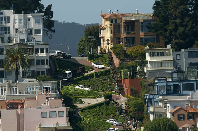 Lombard Street in San Francisco seen from the Coit Tower by Y6y6y6 (public domain)