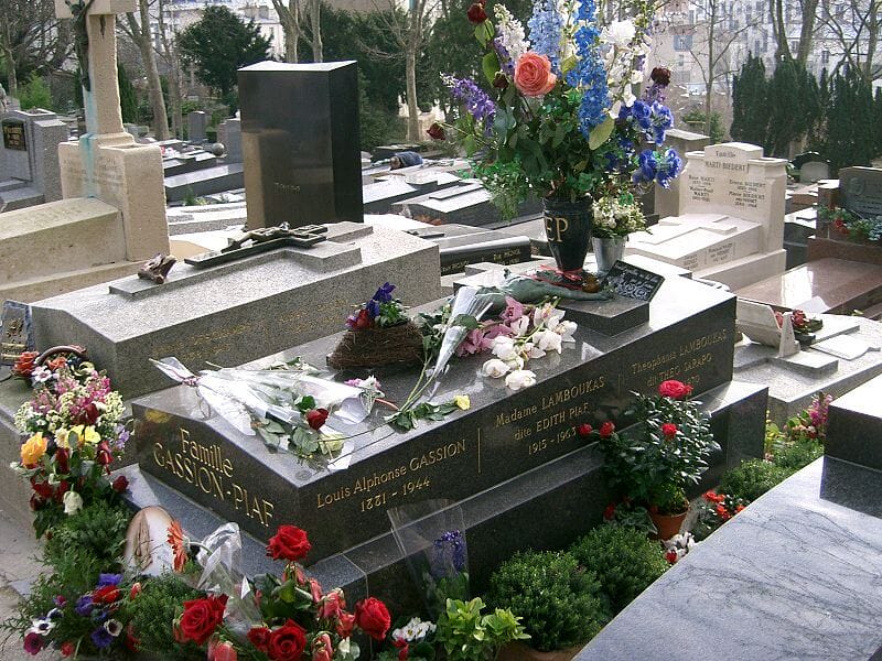 Tombe d'Edith Piaf dans le cimetière du Père Lachaise
