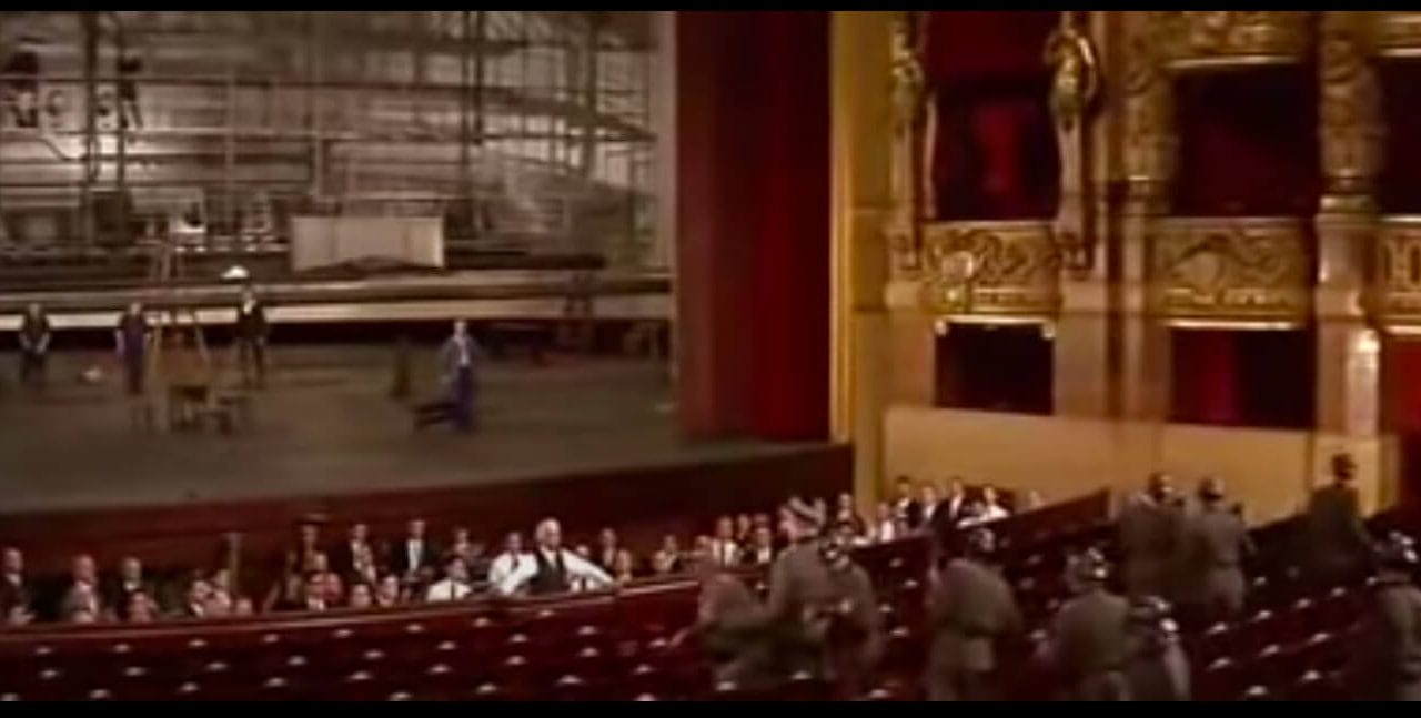 Scène à l'Opéra Garnier dans la Grande vadrouille