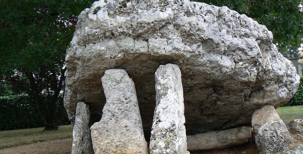 The dolmen of La Pierre levée (credit Wiki Commons / Zoom view)