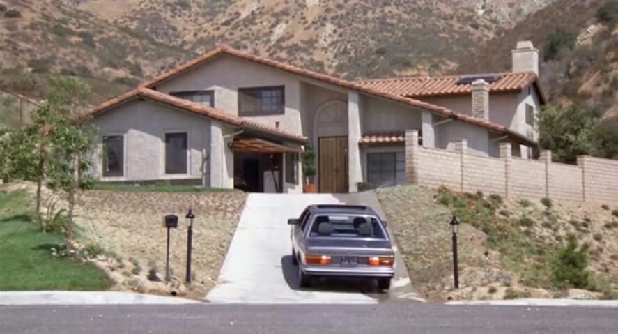 Scene in front of Elliot's house in E.T.
