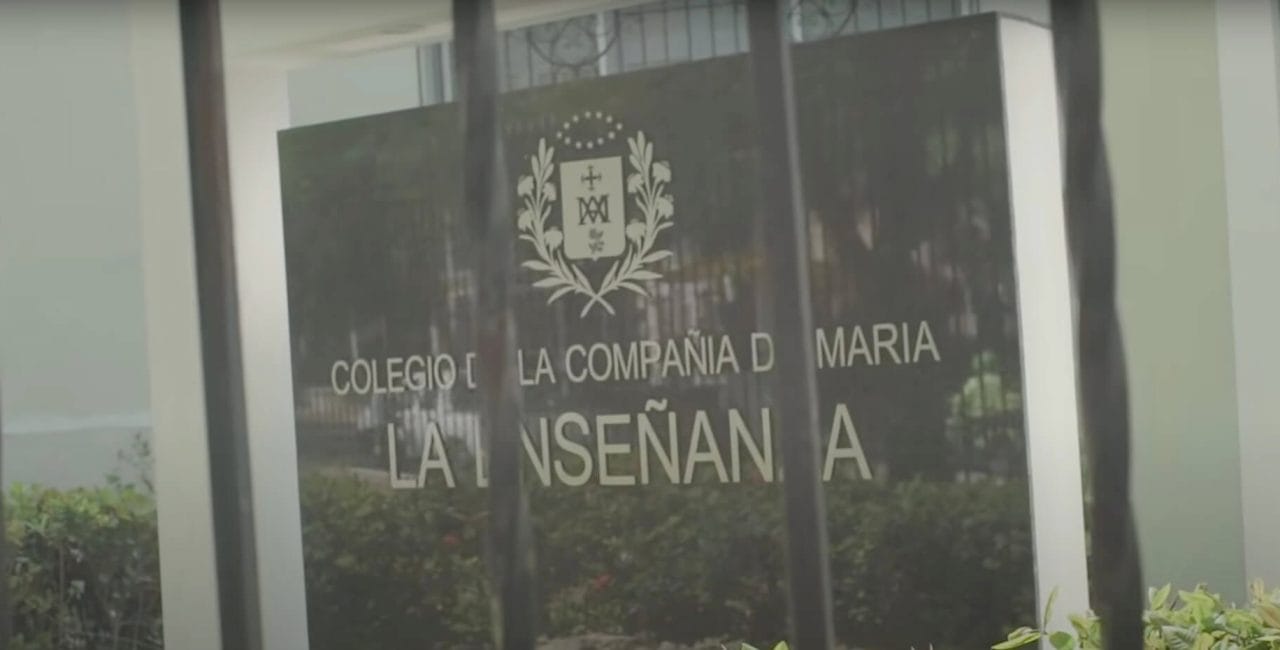Extrait du clip La Bicicleta au Colegio Compañía de María La Enseñanza
