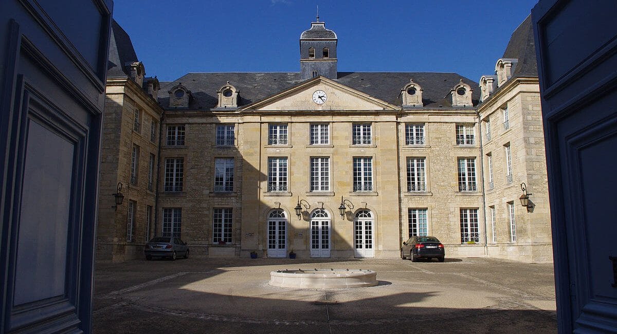 Hôtel Pinet, former Hôtel-Dieu of Poitiers (credit Daniel Clauzier / Wiki Commons)