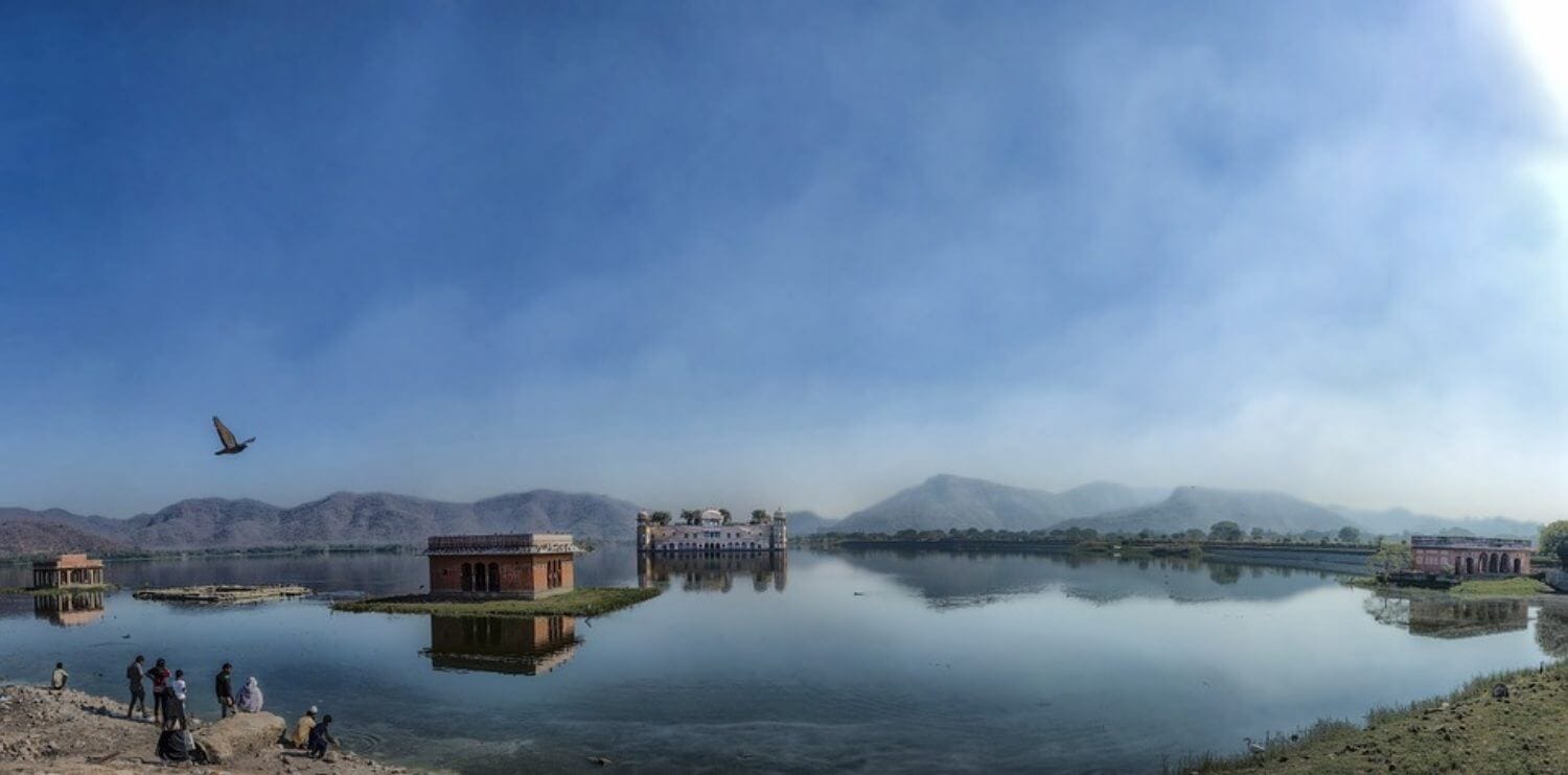 Unusual filming locations: Lake Palace Udaipur - Photo credit: rawalkiran from Pixabay