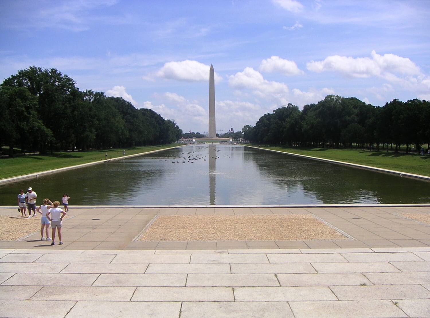 Lincoln Memorial Reflecting Pool - Wikimedia Commons photo by Dtcdthingy~commonswiki