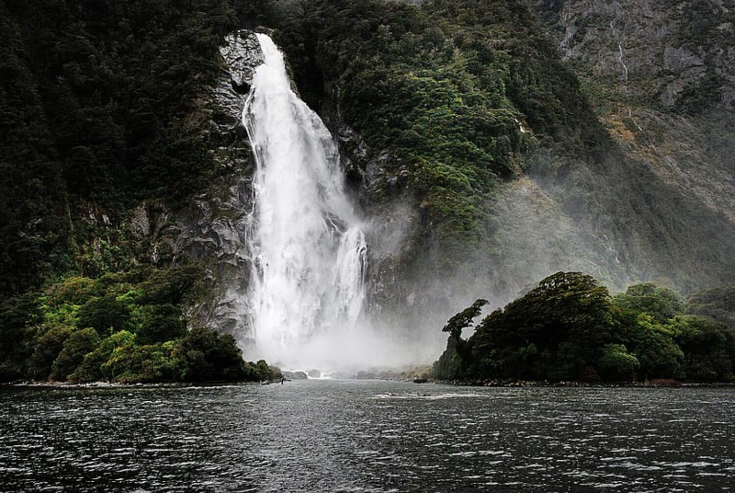 Lady Bowen Falls - Wikimedia Commons photo by Bernard Spragg. NZ