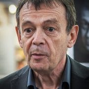 Pierre Lemaitre, lauréat du prix Goncourt 2013, au Salon du livre de Paris, le dimanche 23 mars 2014 by Wikinade (CC BY-SA 3.0)