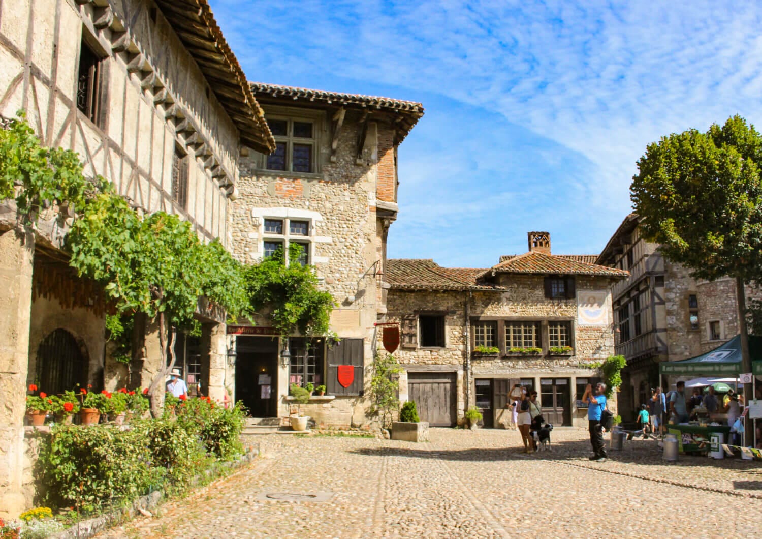 Pérouges - Photo Wikimedia Commons by Marilou Perino